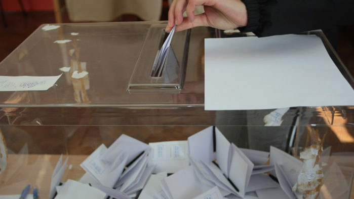 Иззети са 240 хил. лева и евро, предназначени за купуване